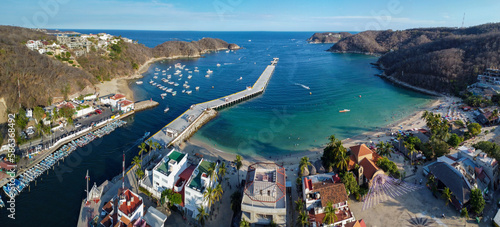 4k drone photo of huatulco oaxaca mexico panoramic summer scenic view vacation spot pacific coast america with the sea in the background photo