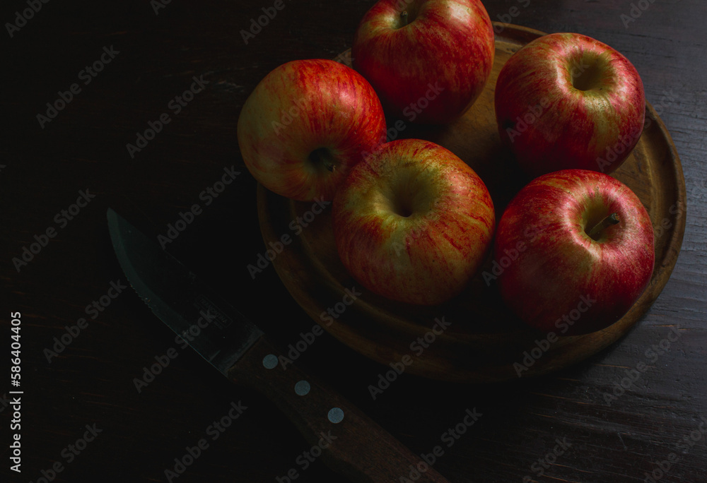 Vista superior de manzanas rojas sobre la mesa Vista superior de manzanas rojas sobre la mesa