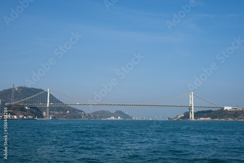 関門海峡から眺める関門橋