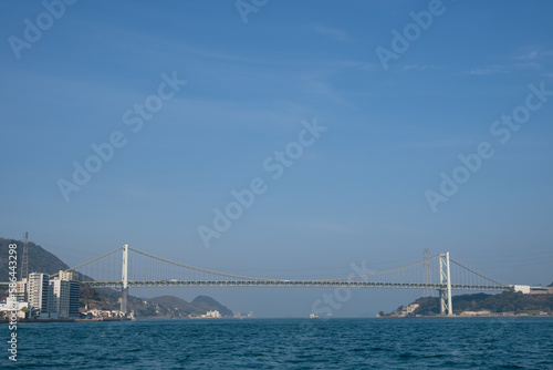 関門海峡から眺める関門橋