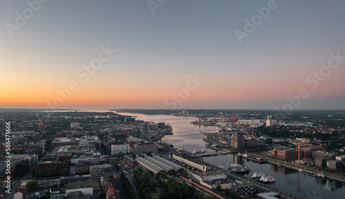 Obraz na płótnie Summer evening skyline panorama of Kiel, Schleswig-Holstein, Germany, at sunset w salonie