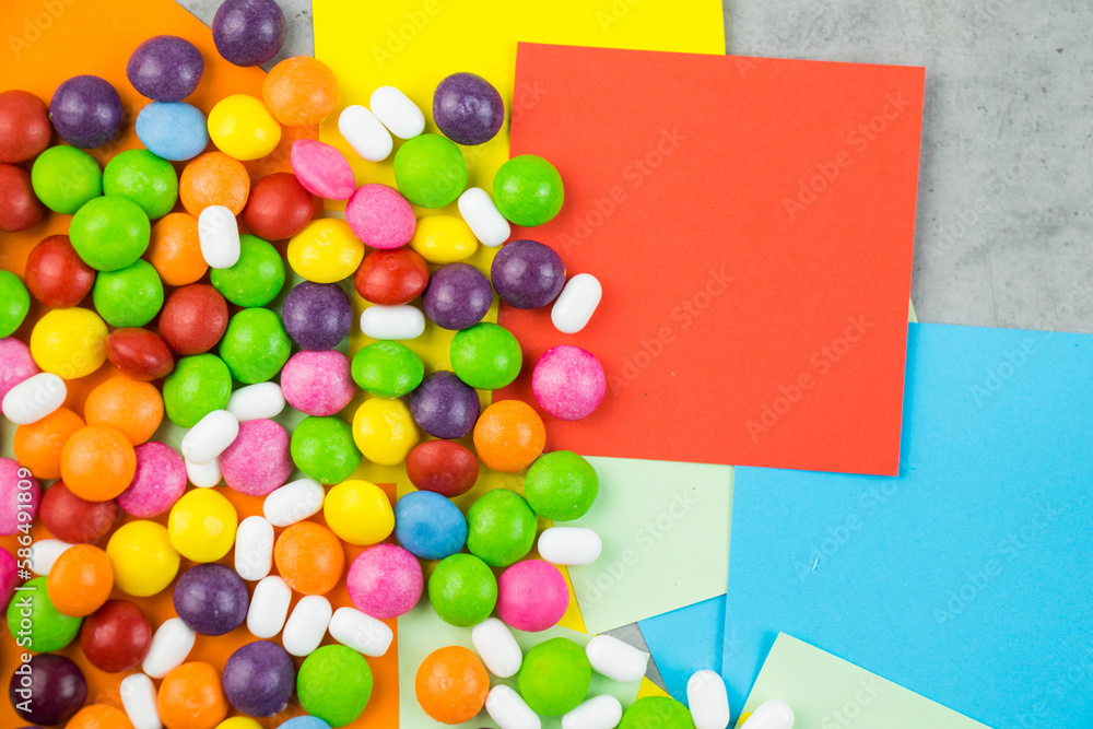 Obraz premium Skittles candy on the colorful table, colorful sweet candy