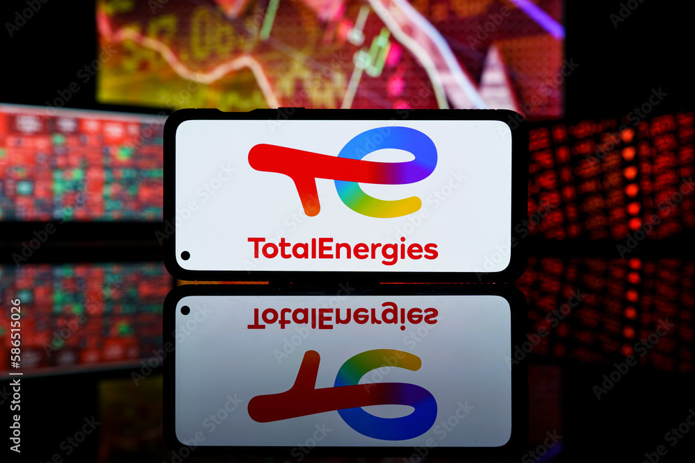 Foto de Totalenergies company shares dropped down at stock market ...
