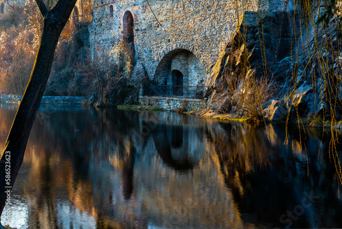 Festungsmauern an der Moldau, Cesky Krumlov, März 2023