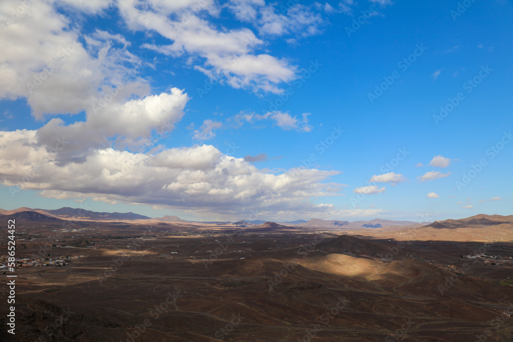 Fototapeta premium Panoramic view of the Cuchillos de Vigán and the desert land of Fuerteventura