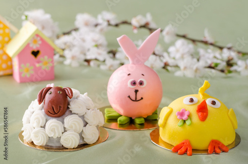 small cakes in the form of a lamb, bunny and chicken © ekaterina_jolie