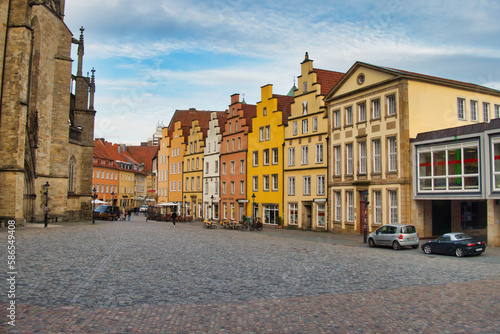 Innenstadt von Osnabrück 
Rathausplatz mit Häusern photo