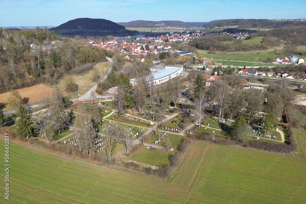 Treuchtlingen - Blick über den Friedhof auf Treuchtlingen