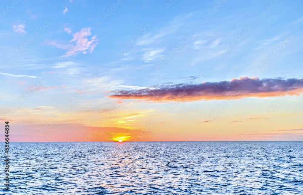 Obraz premium sunset over the sea