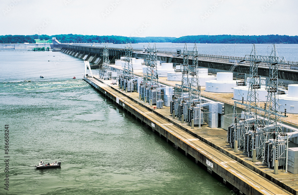 Wheeler Dam, Alabama, USA. One of the hydroelectric dams on the Tennessee River operated by the Tennessee Valley Authority TVA