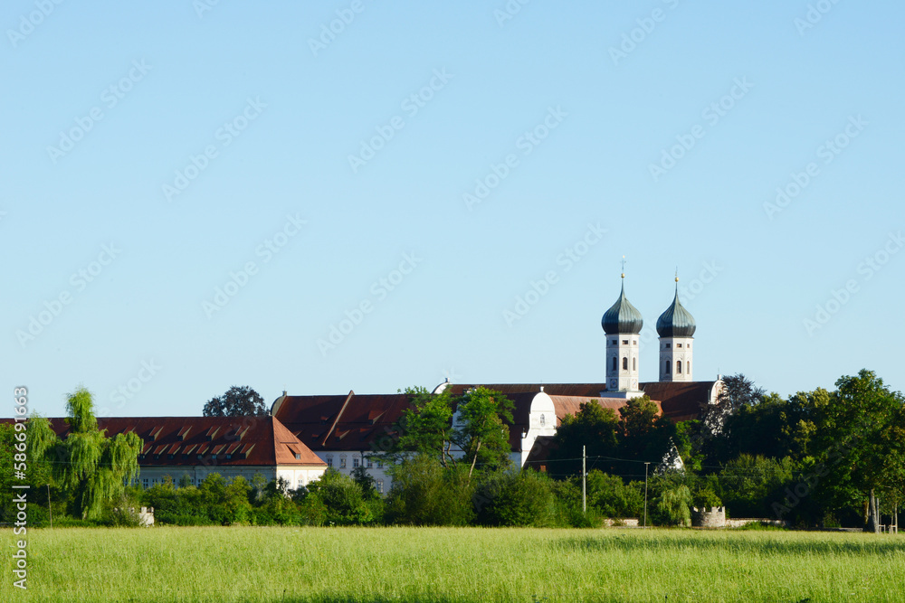Fototapeta premium Kloster Benediktbeuern im Morgenlicht