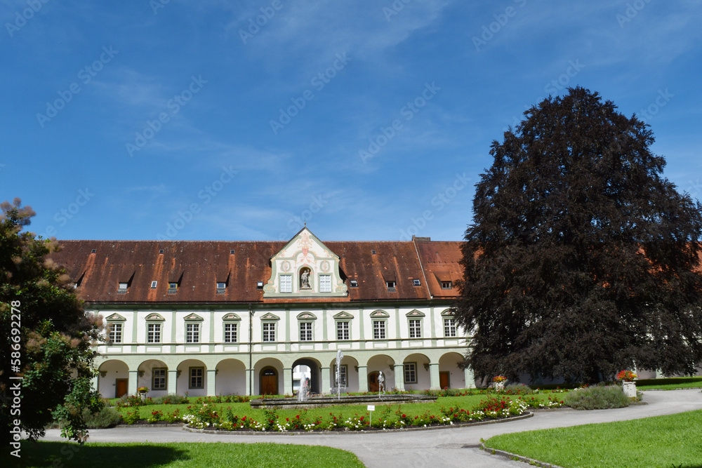 Kloster Benediktbeuern, Innenhof, Blutbuchen