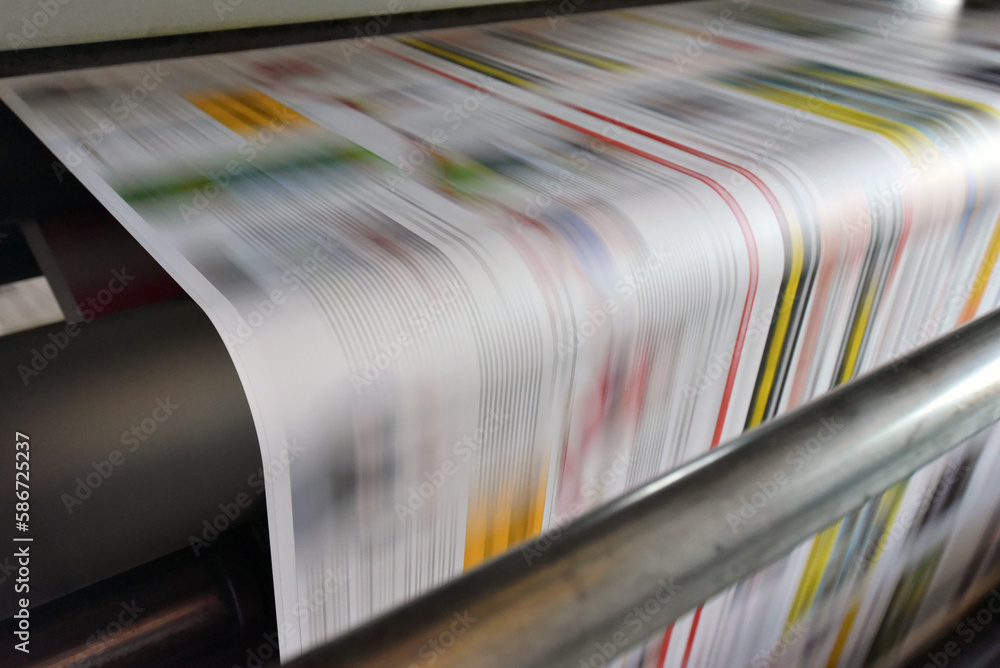 printing of coloured newspapers with an offset printing machine at a