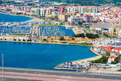 Obraz na plátně View of the Gibraltar airport runaway and Spanish town La Linea de Conception from the Upper Rock