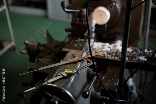 Work that cuts resin material with a lathe
 photo