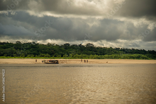 Plage sur fleuve Amazone