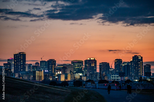 淀川河川公園から見る梅田のビル群 © matsuba