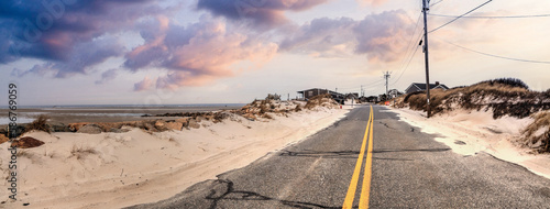 Foto Roadway along Chapin Beach in Cape Cod