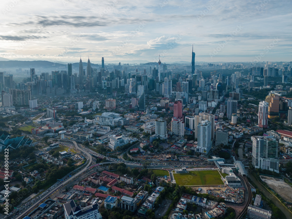 Fototapeta premium Aerial view Kuala Lumpur from Titiwangsa in morning