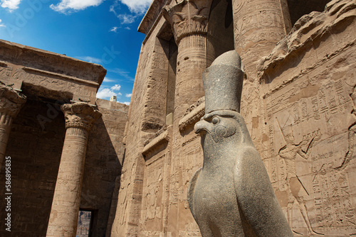 Tableau sur toile The temple of Horus (Edfu temple), Aswan, Egypt