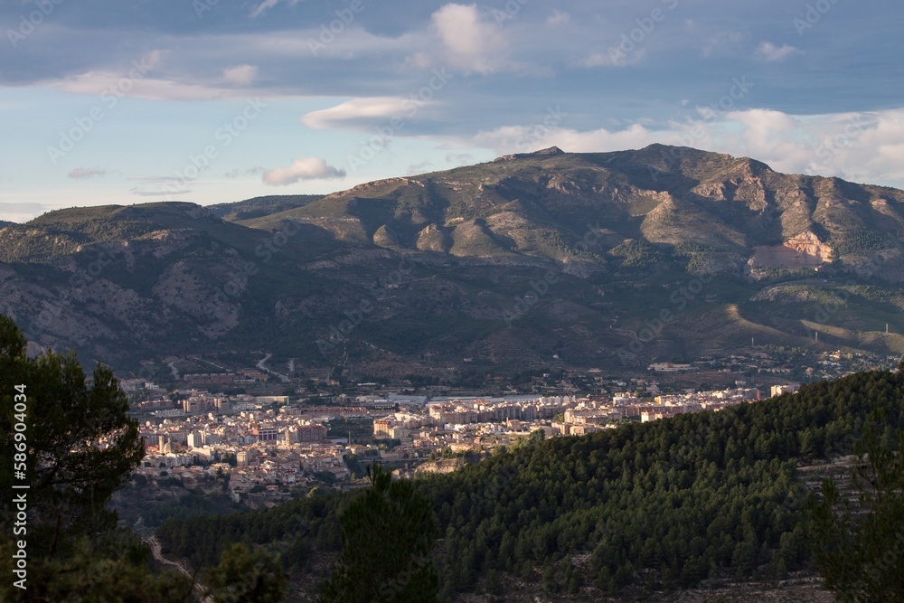 Alcoy y la Sierra de Mariola desde el poblado Ibero el Puig de Alcoy