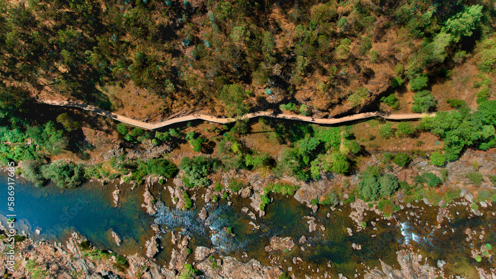 Passadiços do Paiva na margem esquerda do Rio Paiva, no concelho de Arouca, distrito de Aveiro Passadiços do Paiva na margem esquerda do Rio Paiva, no concelho de Arouca, distrito de Aveiro