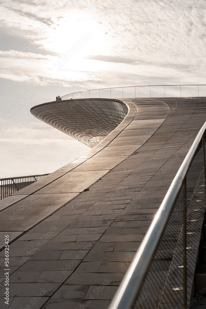 Fototapeta premium Edifício MAAT em Lisboa Portugal 