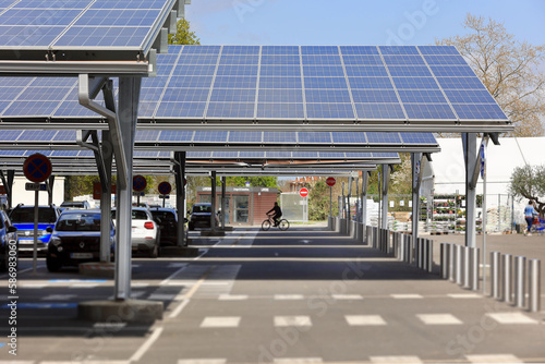 Structure de panneau solaire d'un parking, équipement panneau solaire