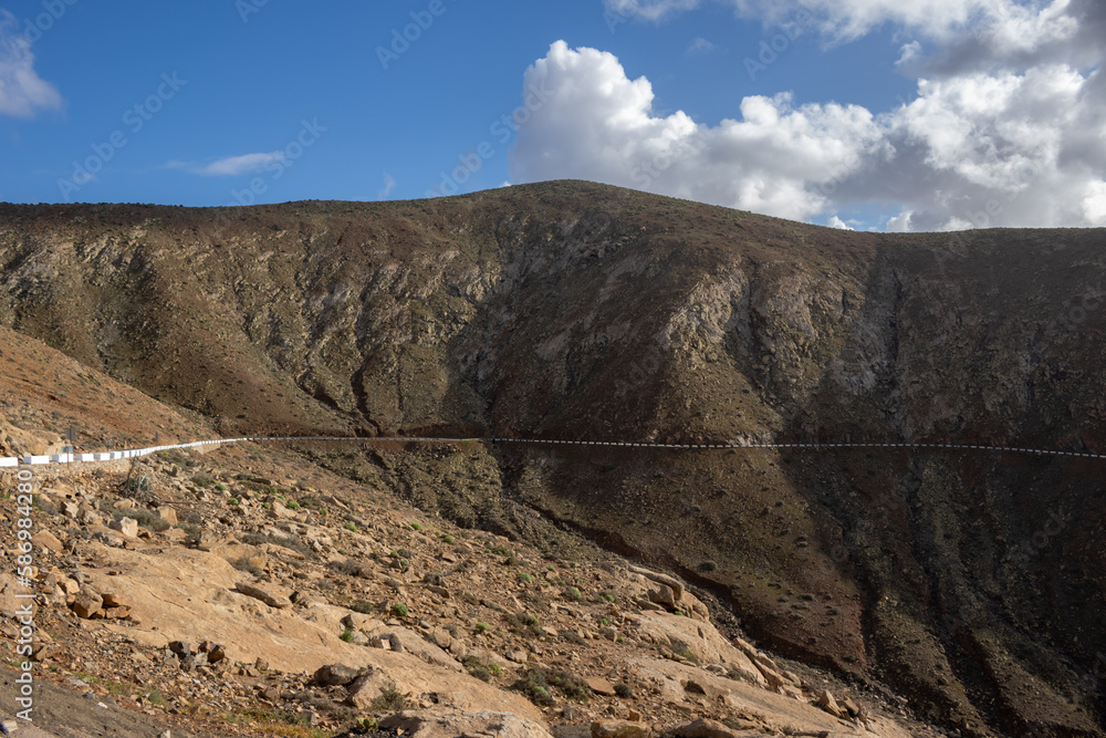 Obraz premium Mountains and a cloudy sky, Fuerteventura, Spain
