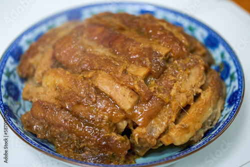 A mellow and delicious taro braised pork, Chinese food