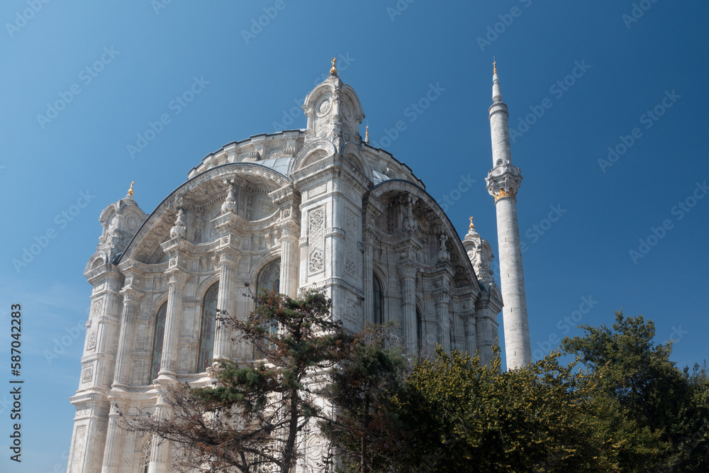 Fototapeta premium Detail of Ortakoy Mosque also known as Büyük Mecidiye Camii in Beşiktaş, Istanbul, Turkey. It was built in 1853 in baroque style. Rococo and Hellenistic architecture heritage of Ottoman empire