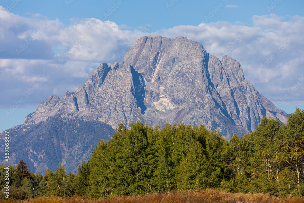 Fototapeta premium Beautiful Autumn Landscape in Grand Teton National Park Wyoming