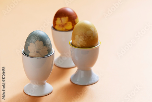 Obraz na płótnie Simple Easter still life, eggs dyed with natural dyes. w salonie