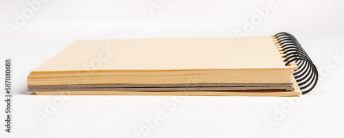 Fotografie Sketchbook, spiral bound sketch book with blank yellow paper sheets side view