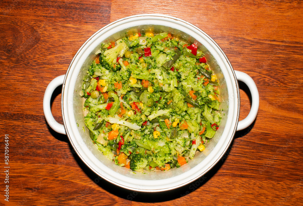 Stewed vegetable mixture.Cauliflower, string beans, carrots, peas and spices.