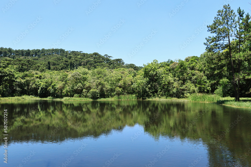 Lago na Serra da Cantareira entre São Paulo e Mairiporã Lago na Serra da Cantareira entre São Paulo e Mairiporã