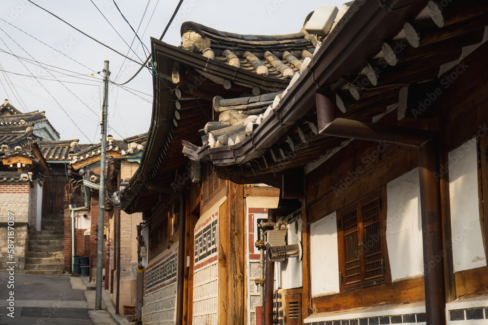 Fototapeta premium Bukchon Hanok Village Korean traditional village in Seoul during winter afternoon at Jongno-gu , Seoul South Korea : 7 February 2023