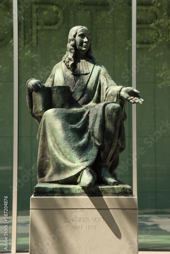 Statue on the Korte Voorhout in memory of the six most famous jurists photo