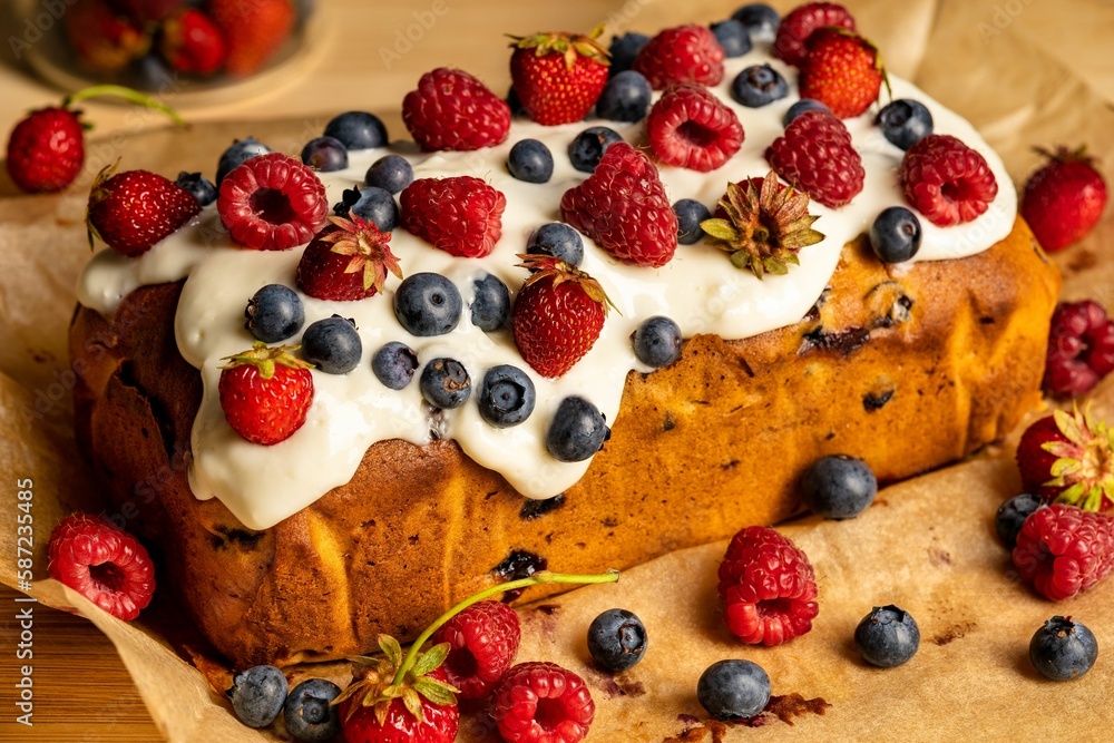 Vanilla bean pound cake with fresh berries Vanilla bean pound cake with fresh berries
