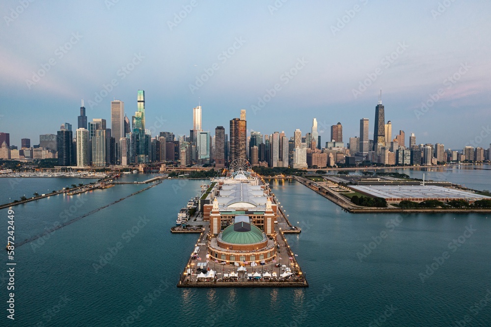 Obraz premium Aerial view of the modern buildings in Navy Pier