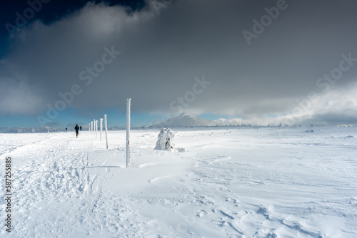 Widok z Śnieżkę, najwyższy szczyt Karkonoszy / View from Śnieżka, the highest peak of the Karkonosze Mountains © LukaszB