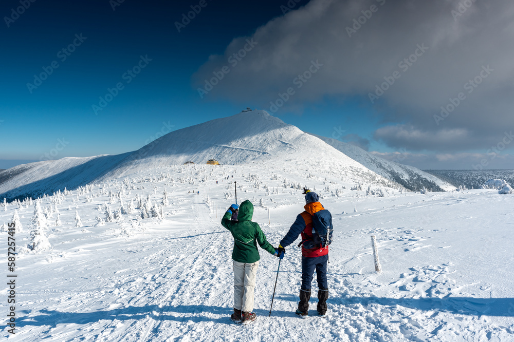 Widok z Śnieżkę, najwyższy szczyt Karkonoszy - obrazy, fototapety, plakaty 