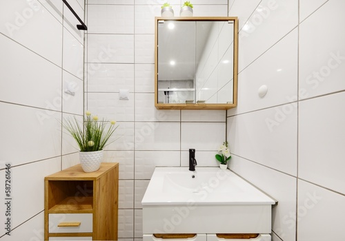 Piękna stylowa łazienka z kabiną prysznicową 