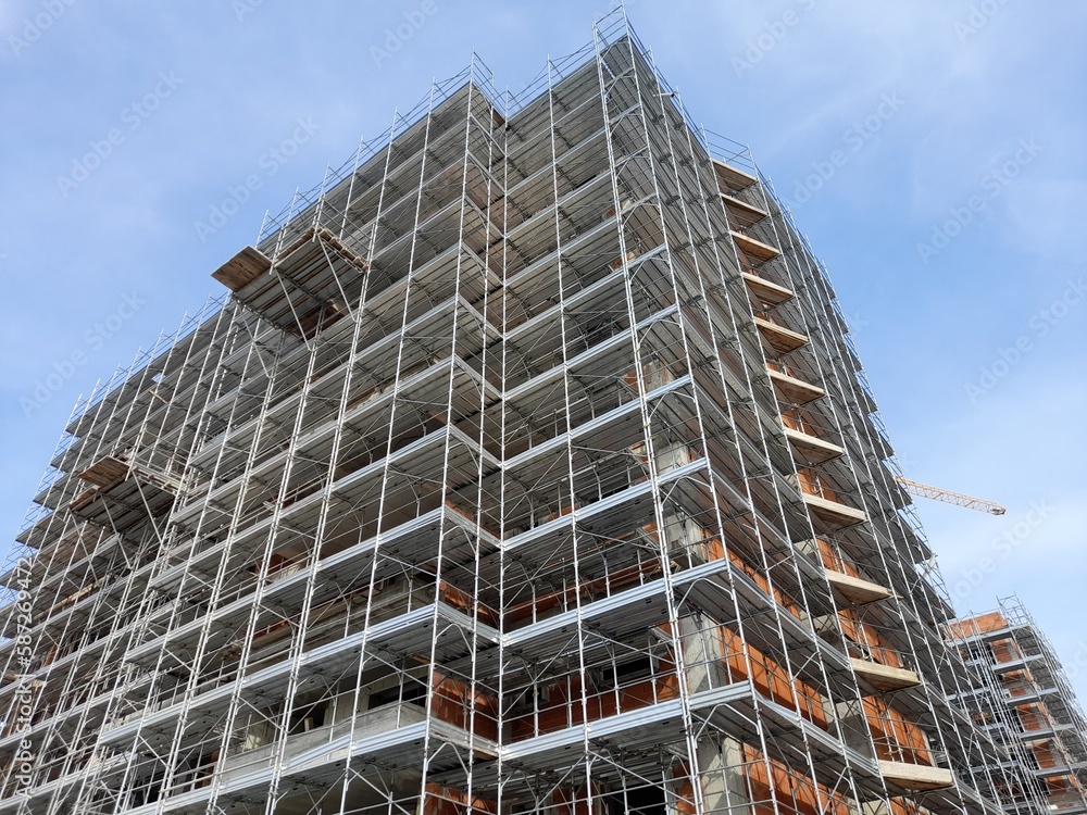 Lavori in corso nel cantiere edile per costruire nuovi edifici Lavori in corso nel cantiere edile per costruire nuovi edifici