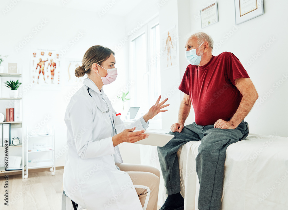 Obraz premium doctor senior patient woman medical hospital health care man medicine office corona virus mask clinic healthcare elderly talking support tablet