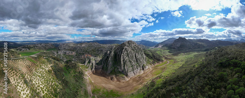 vista aérea de la presa de Montejaque en la provincia de Málaga, Andalucía