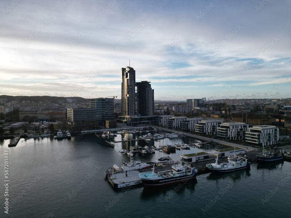 Naklejka premium A high-rise apartment in the port.