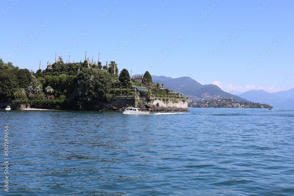 Naklejka premium Scenic view of Lake Maggiore and the island of Isola Bella. Beautiful Italian landscape.