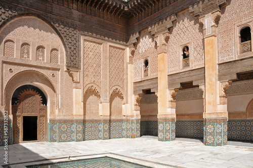 Patio interior en la Madrasa Ben Yusuf  en la Medina de Marrakech  Merruecos