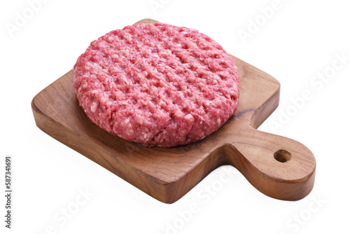 Mięso wołowe mielone do hamburgera na białym tle